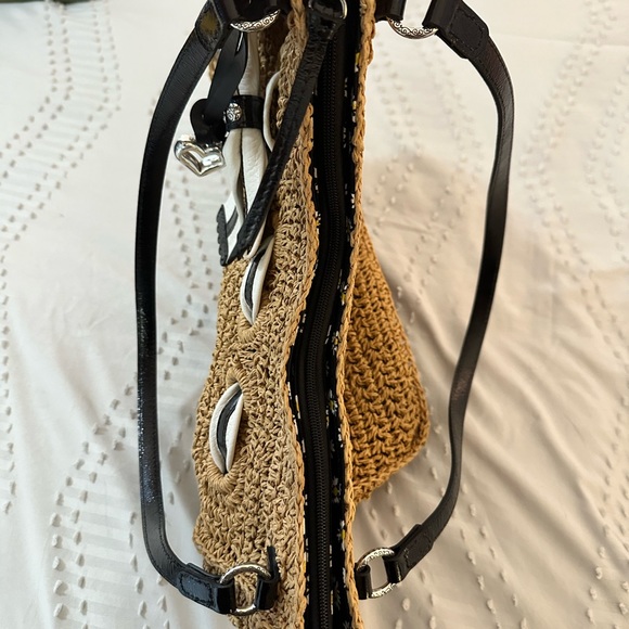 Brighton straw purse/tote, black & white leather bow. Zipper and inside pockets - Picture 9 of 14